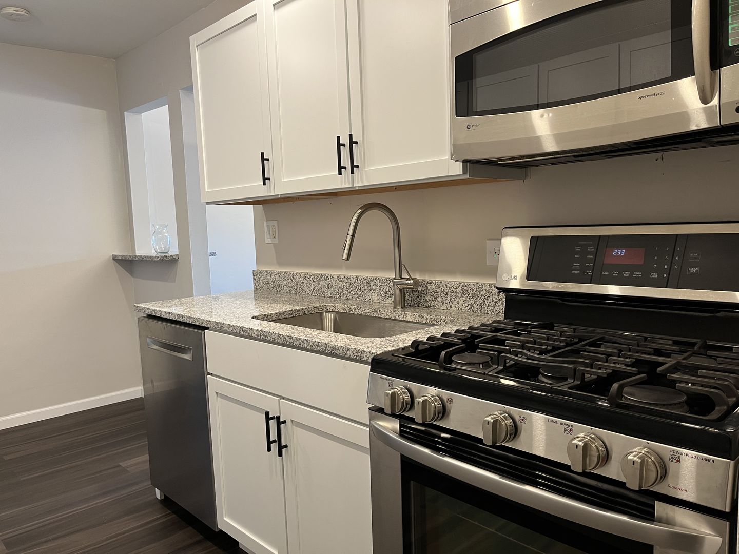 5101 Carriageway Drive #204B, Rolling Meadows, IL 60008