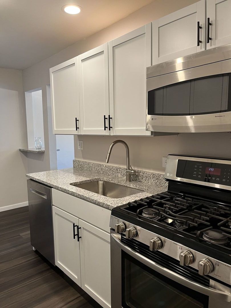 5101 Carriageway Drive #204B, Rolling Meadows, IL 60008