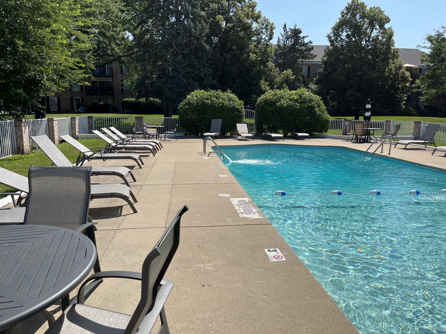 5101 Carriageway Drive #204B, Rolling Meadows, IL 60008