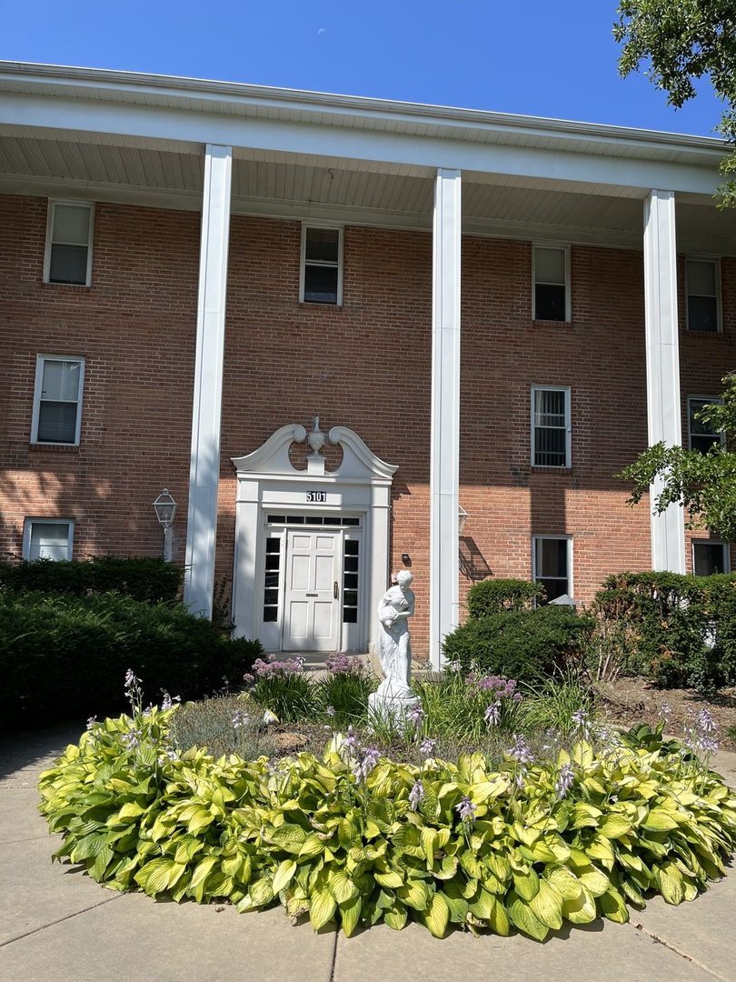 5101 Carriageway Drive #204B, Rolling Meadows, IL 60008