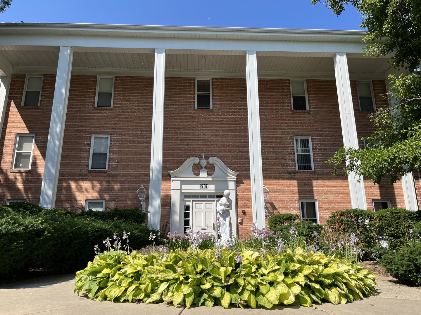 5101 Carriageway Drive #204B, Rolling Meadows, IL 60008