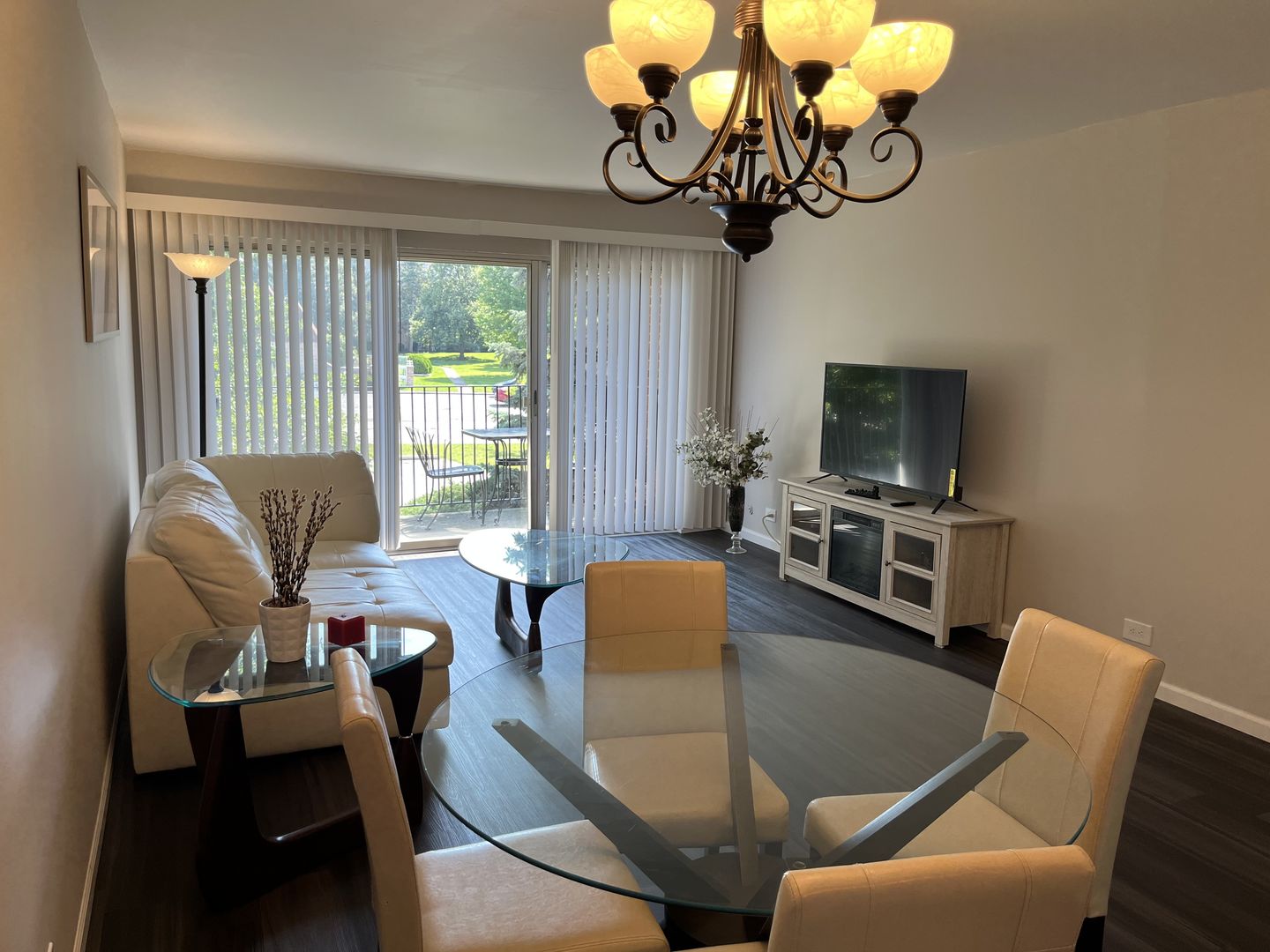 5101 Carriageway Drive #204B, Rolling Meadows, IL 60008