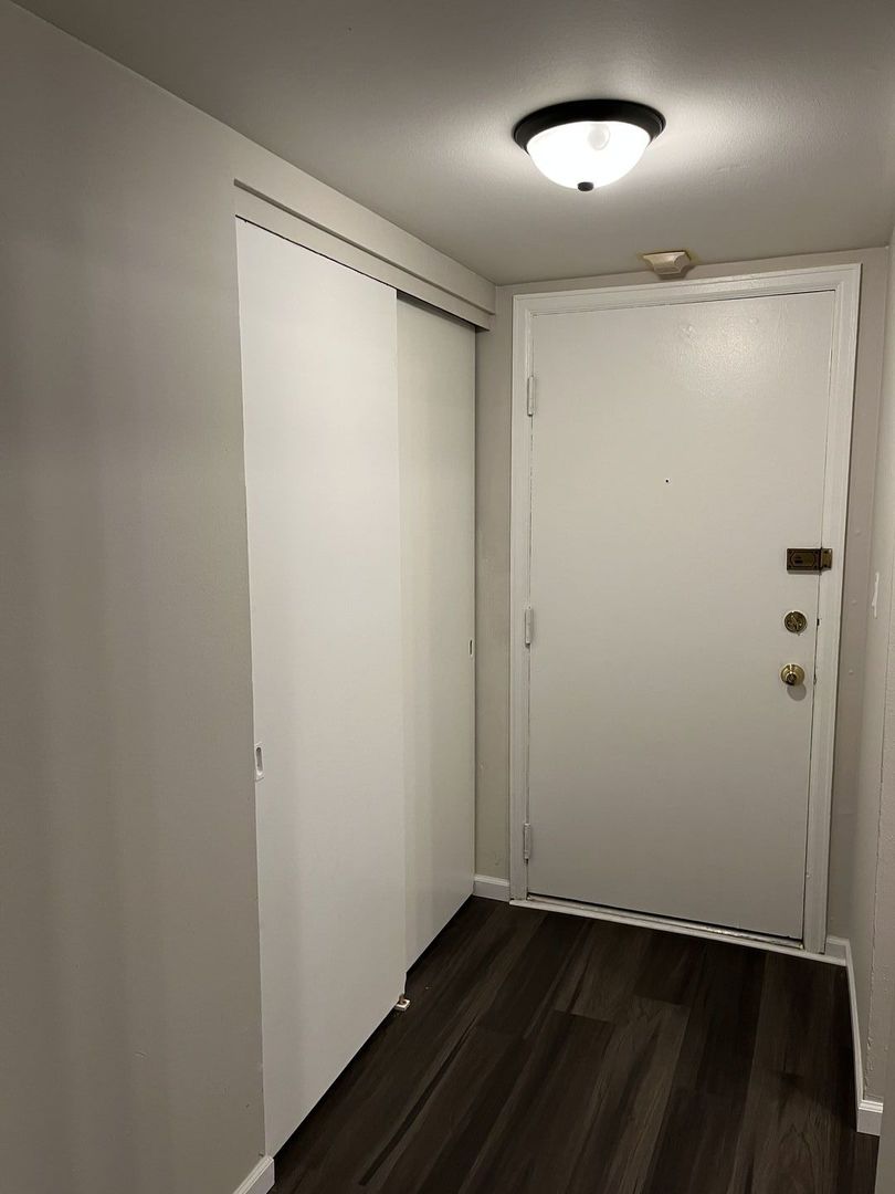 5101 Carriageway Drive #204B, Rolling Meadows, IL 60008