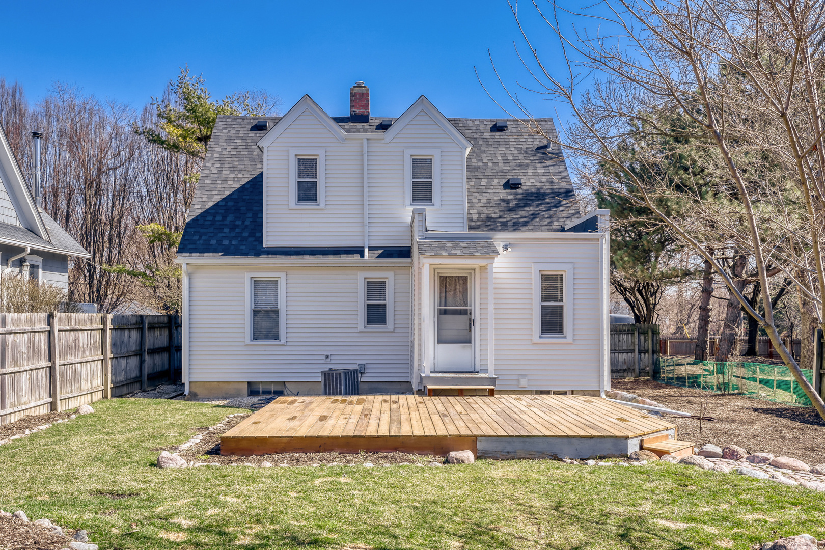 626 N Hough Street, Barrington, IL 60010