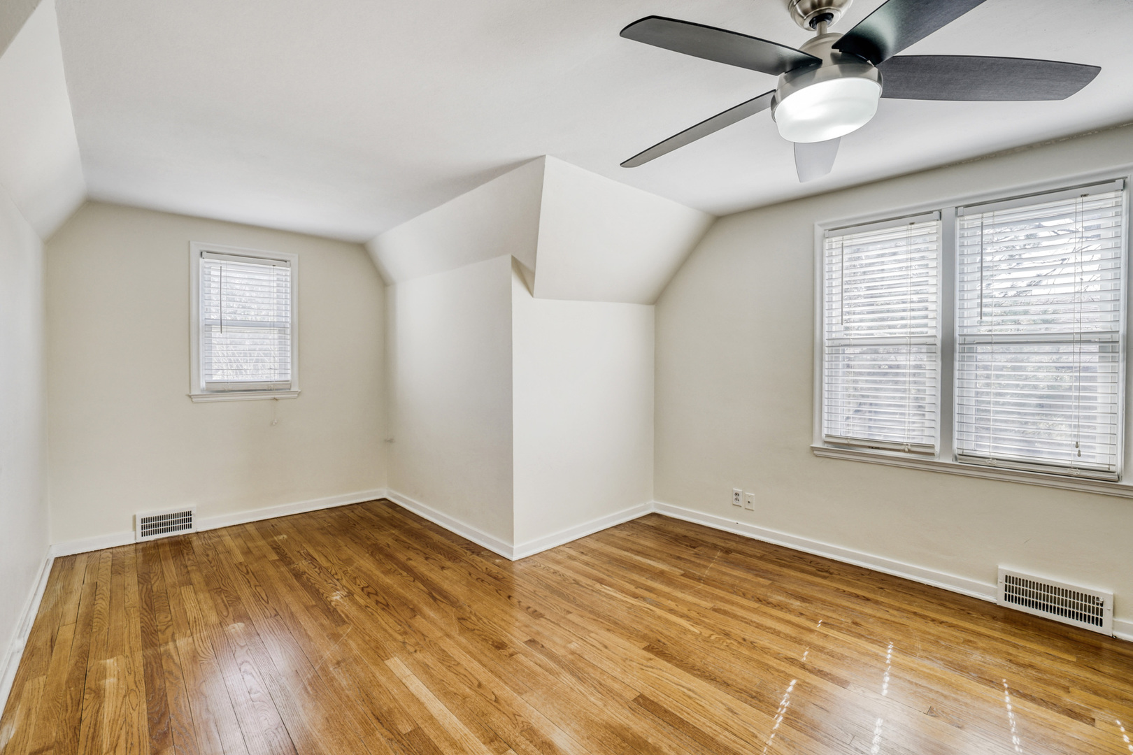 626 N Hough Street, Barrington, IL 60010