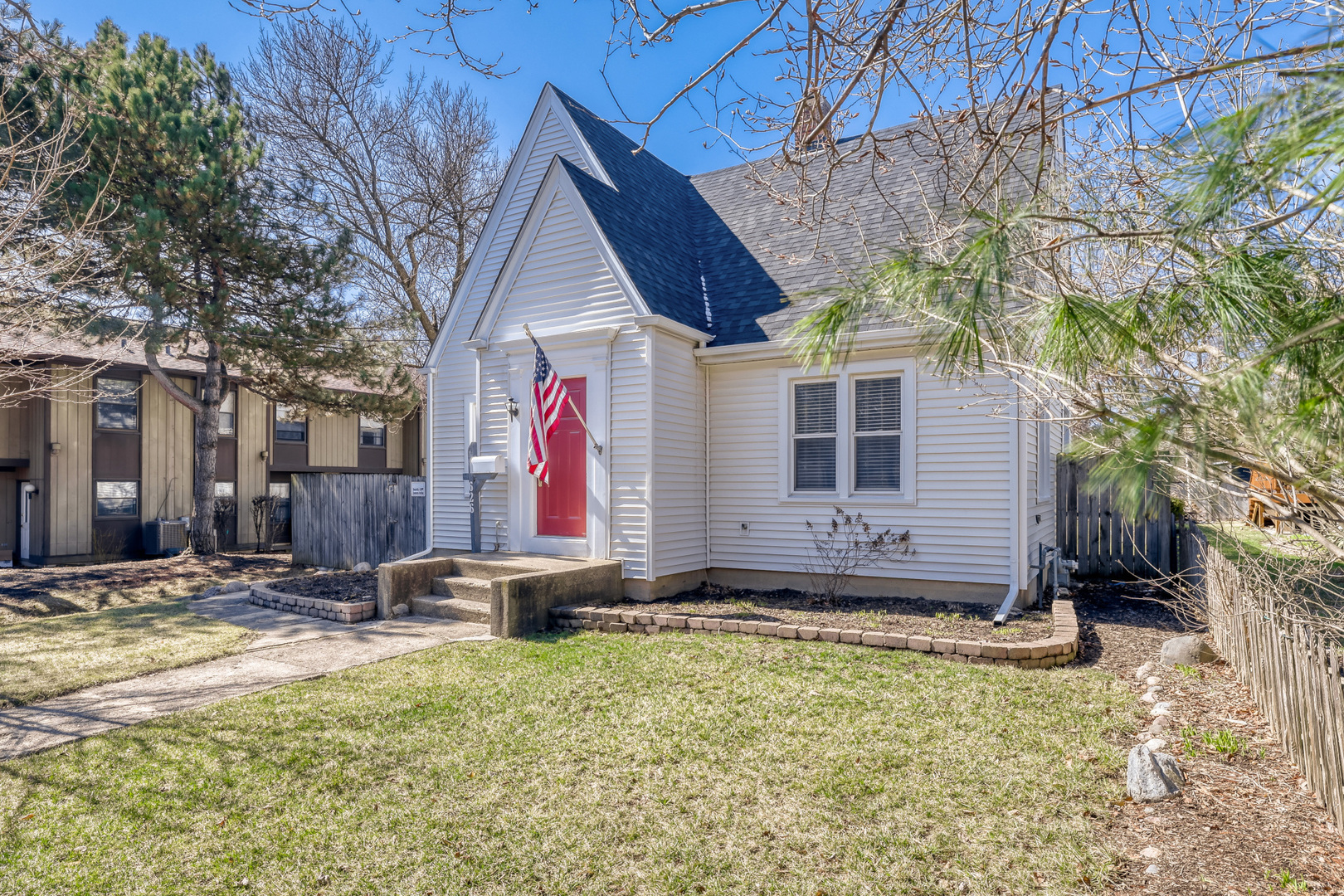 626 N Hough Street, Barrington, IL 60010