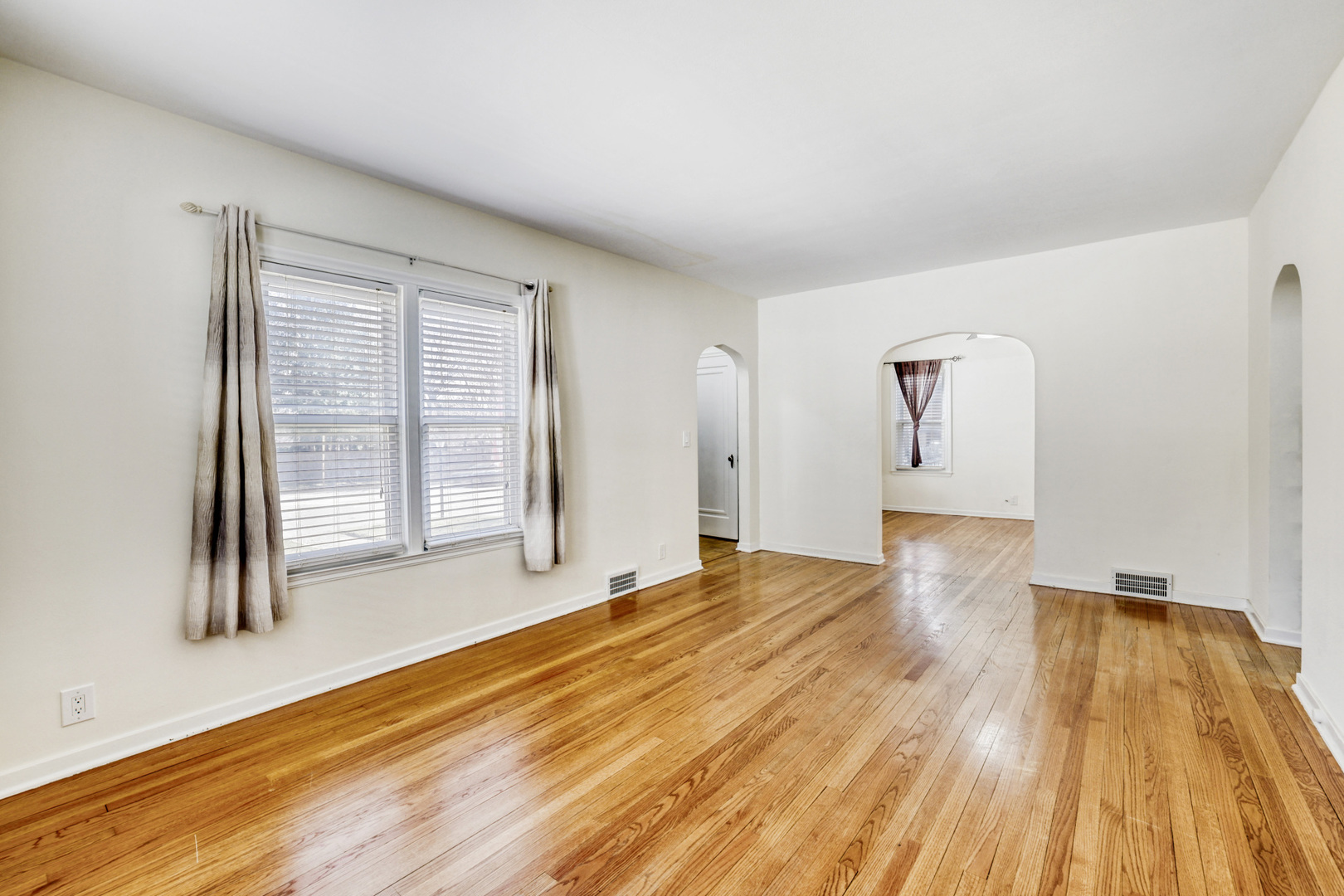 626 N Hough Street, Barrington, IL 60010