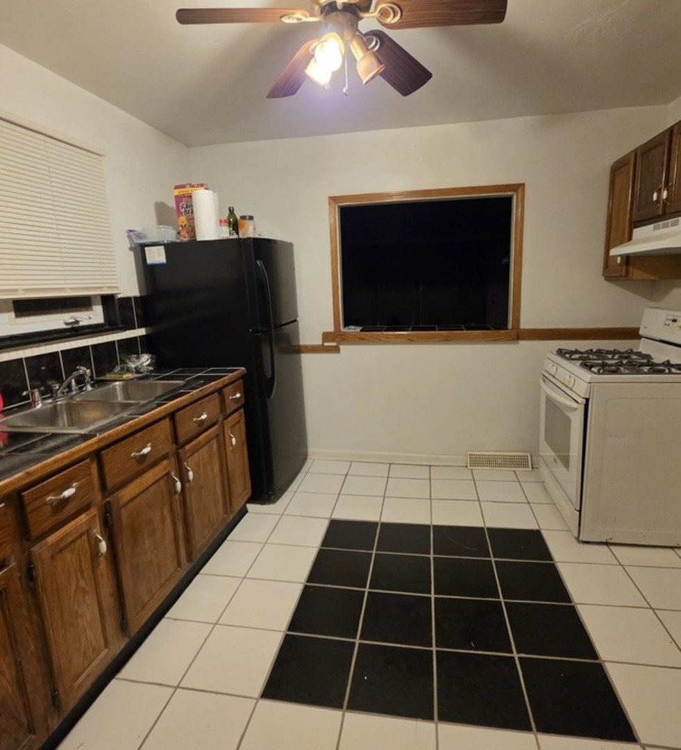 15227 5th Avenue, Phoenix, IL 60426