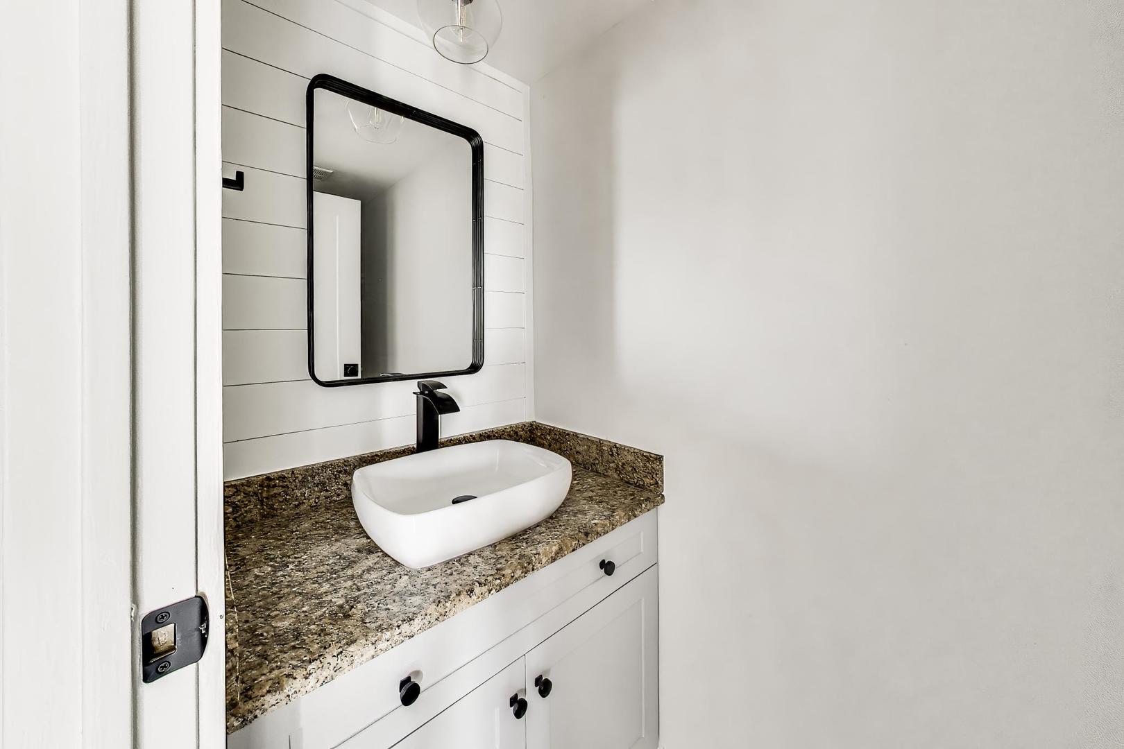 239 Gregory Street #8, Aurora, IL 60504