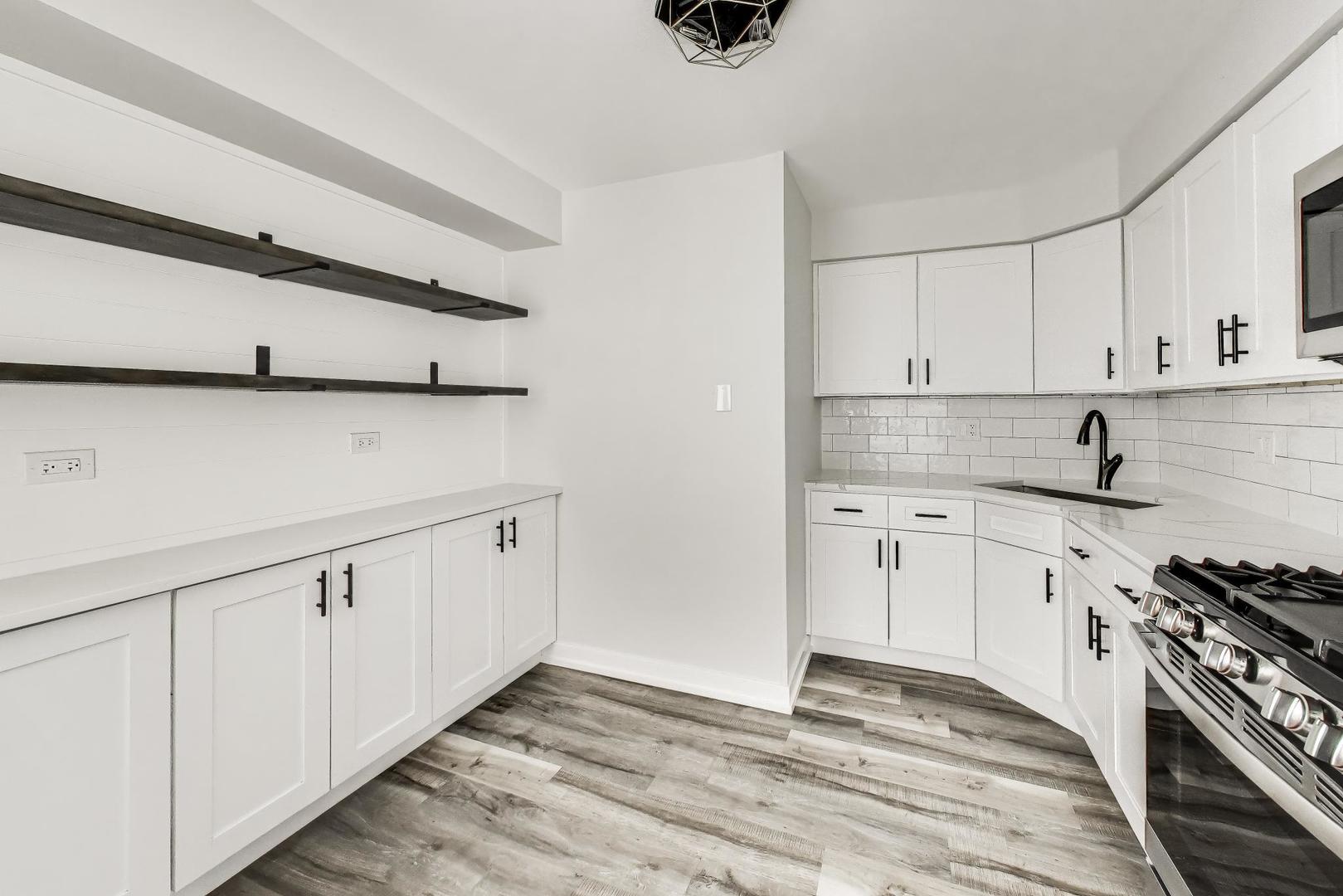 239 Gregory Street #8, Aurora, IL 60504