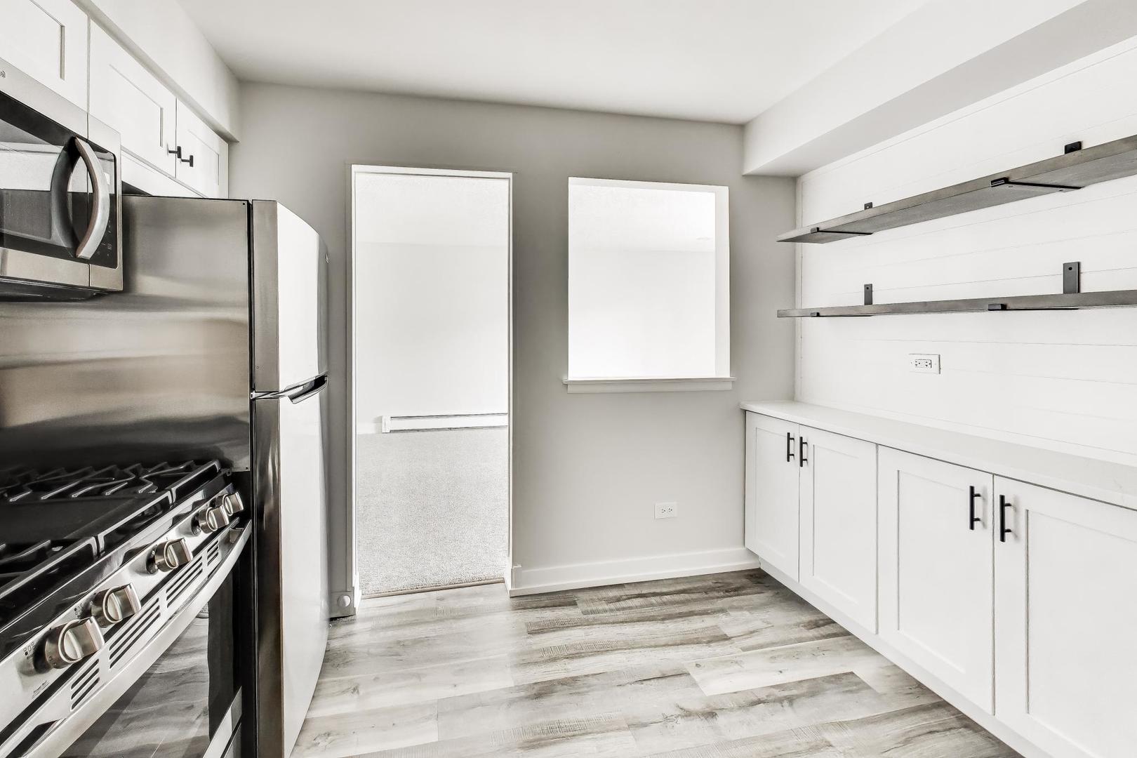 239 Gregory Street #8, Aurora, IL 60504