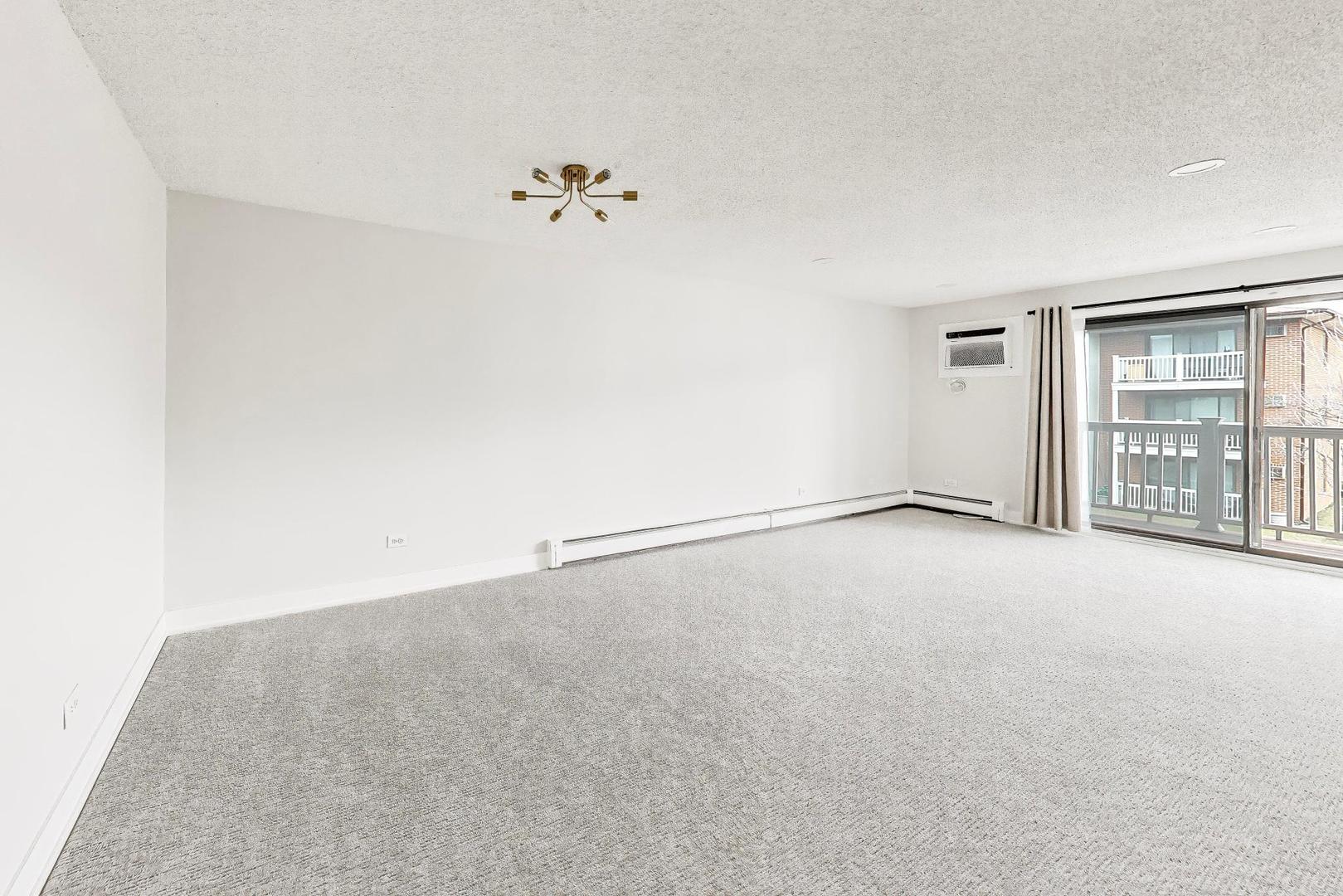 239 Gregory Street #8, Aurora, IL 60504