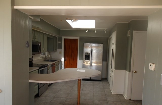 13 Southern Drive, Decatur, IL 62521