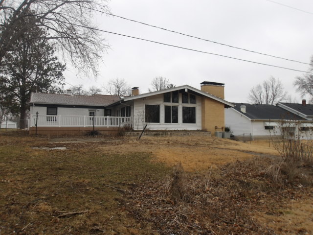 13 Southern Drive, Decatur, IL 62521