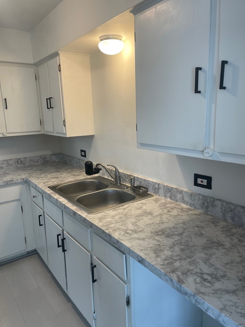 4921 W 109th Street #304, Oak Lawn, IL 60453