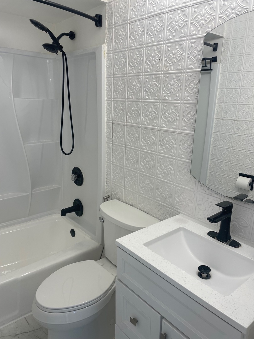 4921 W 109th Street #304, Oak Lawn, IL 60453