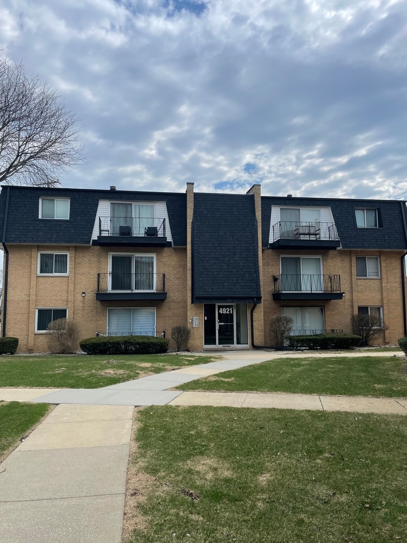 4921 W 109th Street #304, Oak Lawn, IL 60453
