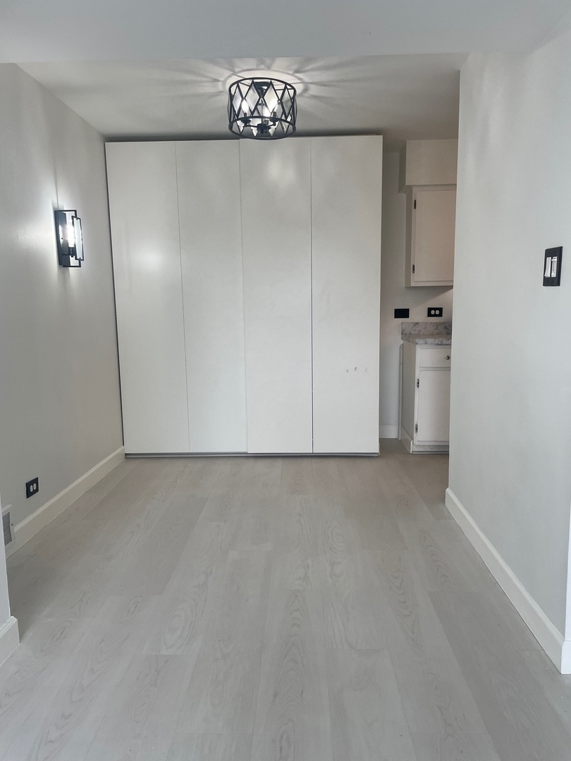 4921 W 109th Street #304, Oak Lawn, IL 60453