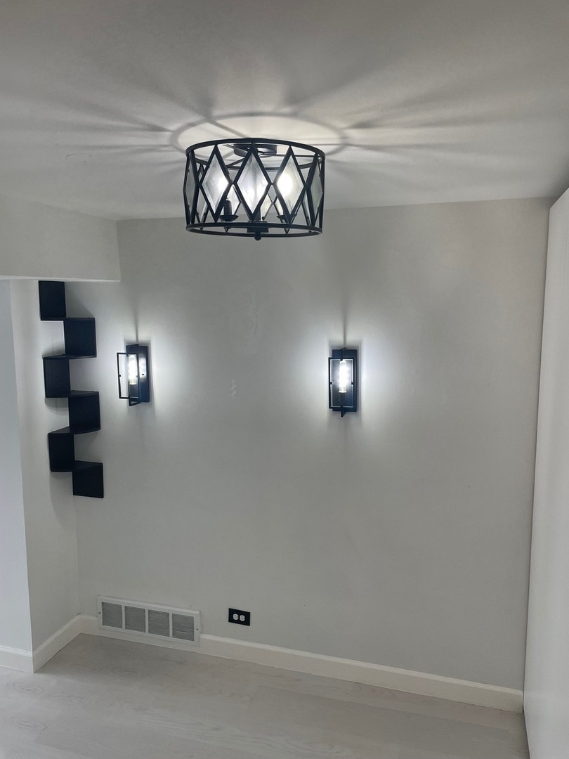 4921 W 109th Street #304, Oak Lawn, IL 60453