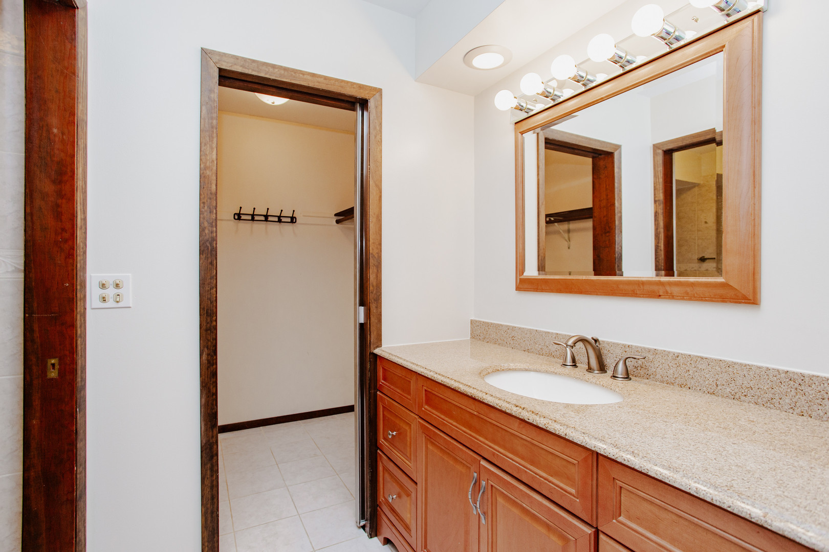 1900 LANDWEHR Road, Northbrook, IL 60062