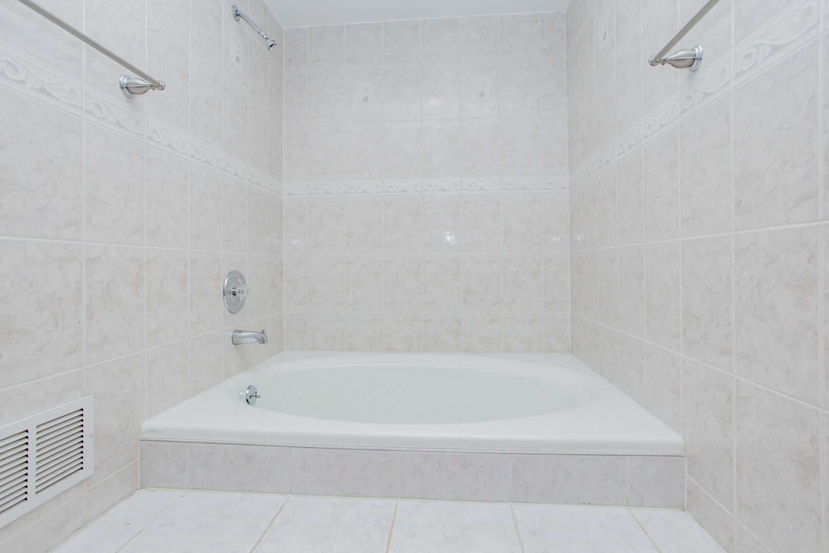 1900 LANDWEHR Road, Northbrook, IL 60062