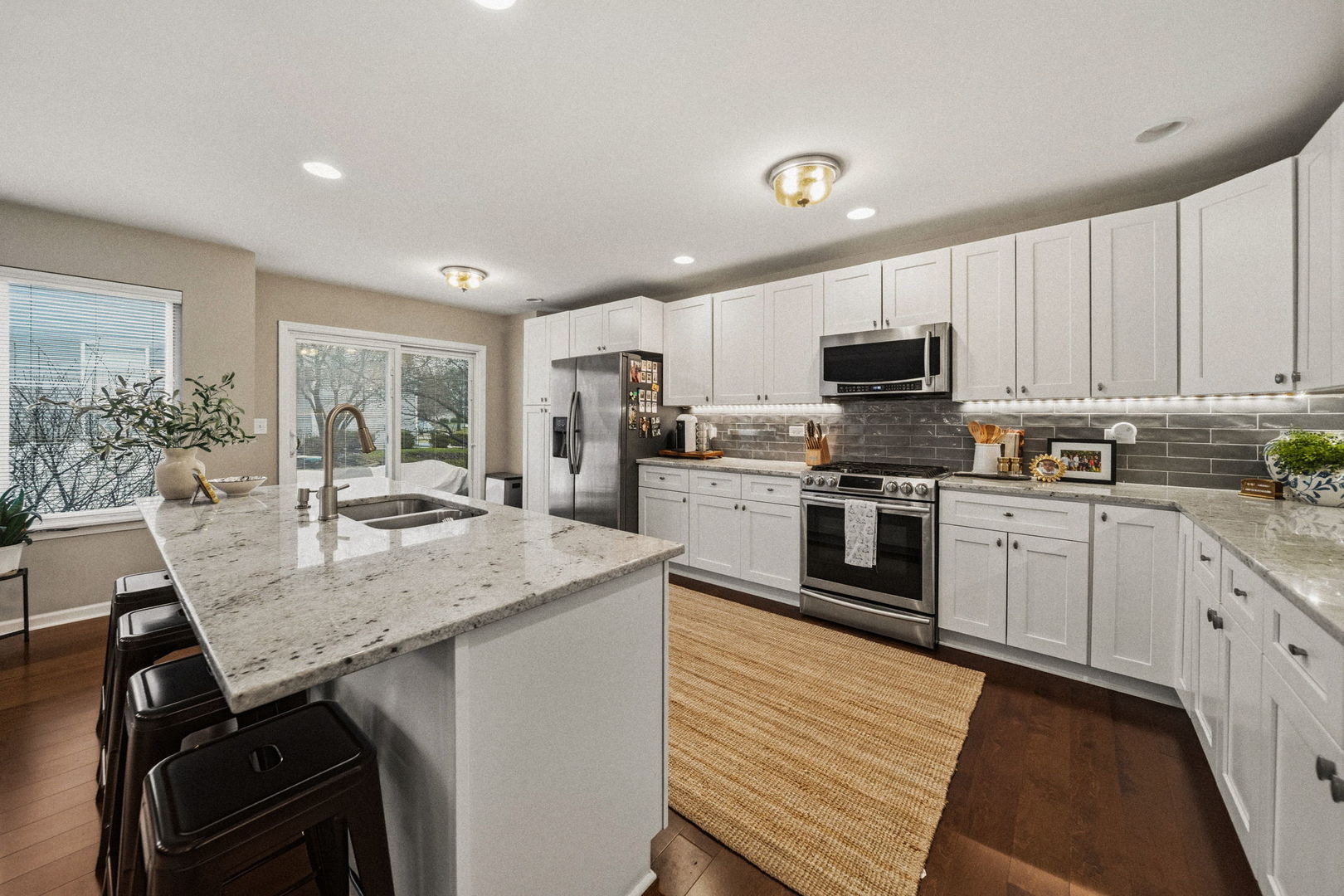 230 Willow Bnd, Bolingbrook, IL 60490