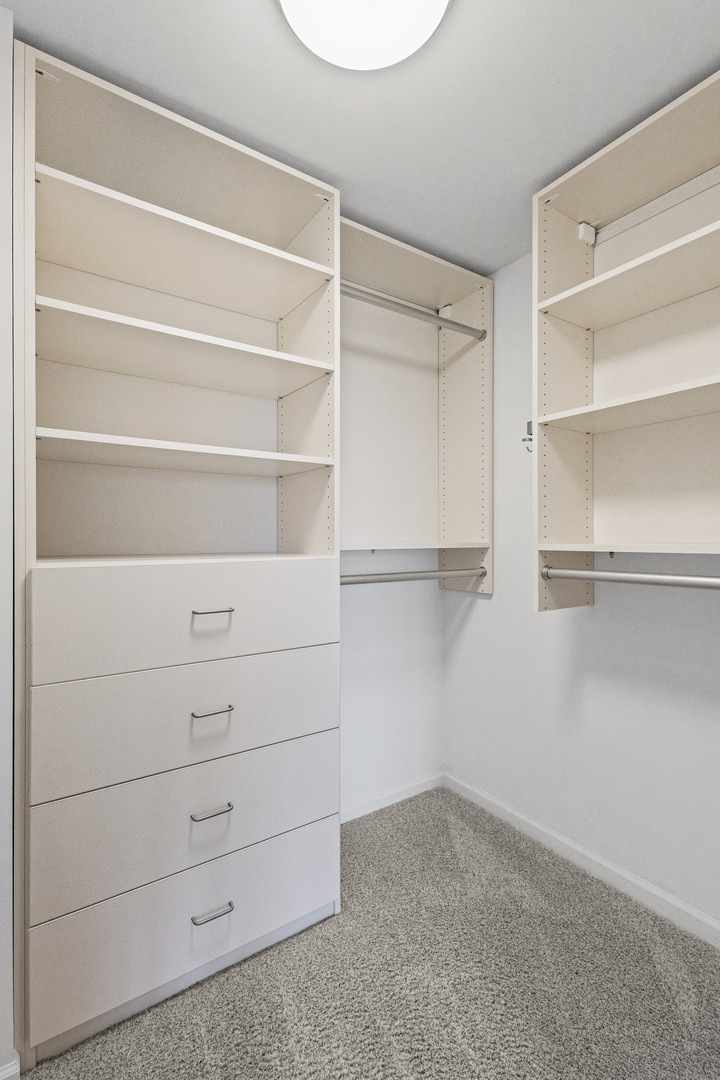 405 S Creekside Drive #605, Palatine, IL 60074