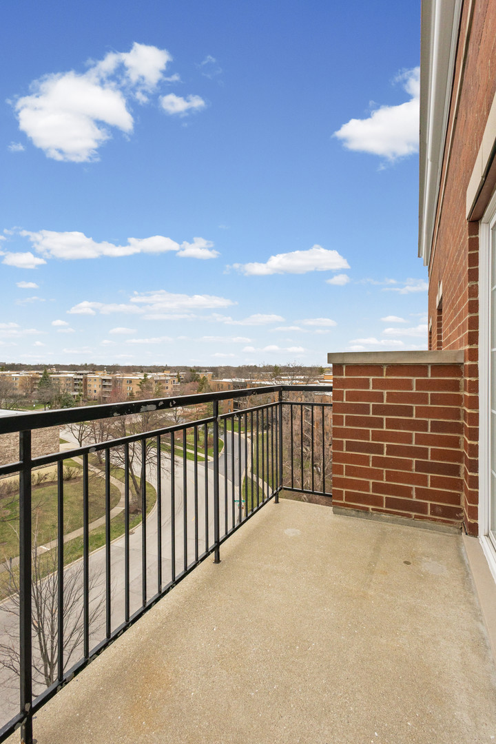 405 S Creekside Drive #605, Palatine, IL 60074