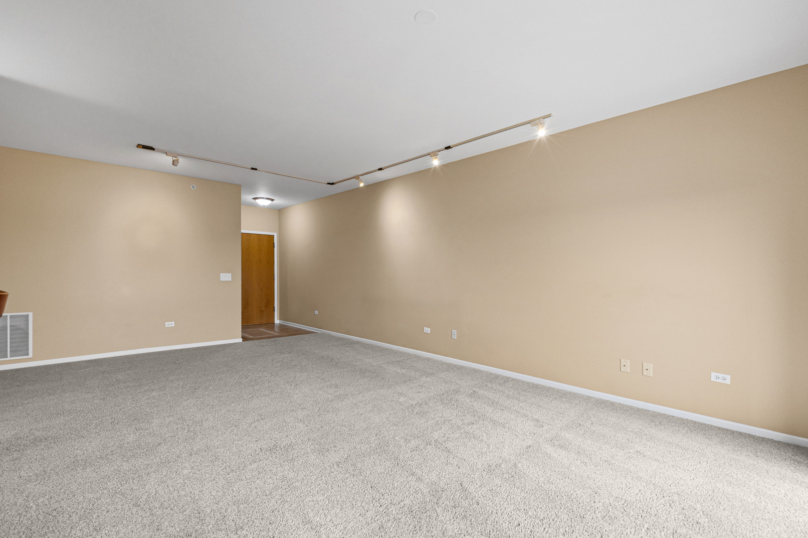 405 S Creekside Drive #605, Palatine, IL 60074