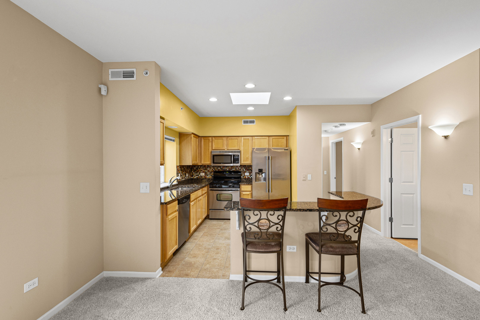 405 S Creekside Drive #605, Palatine, IL 60074