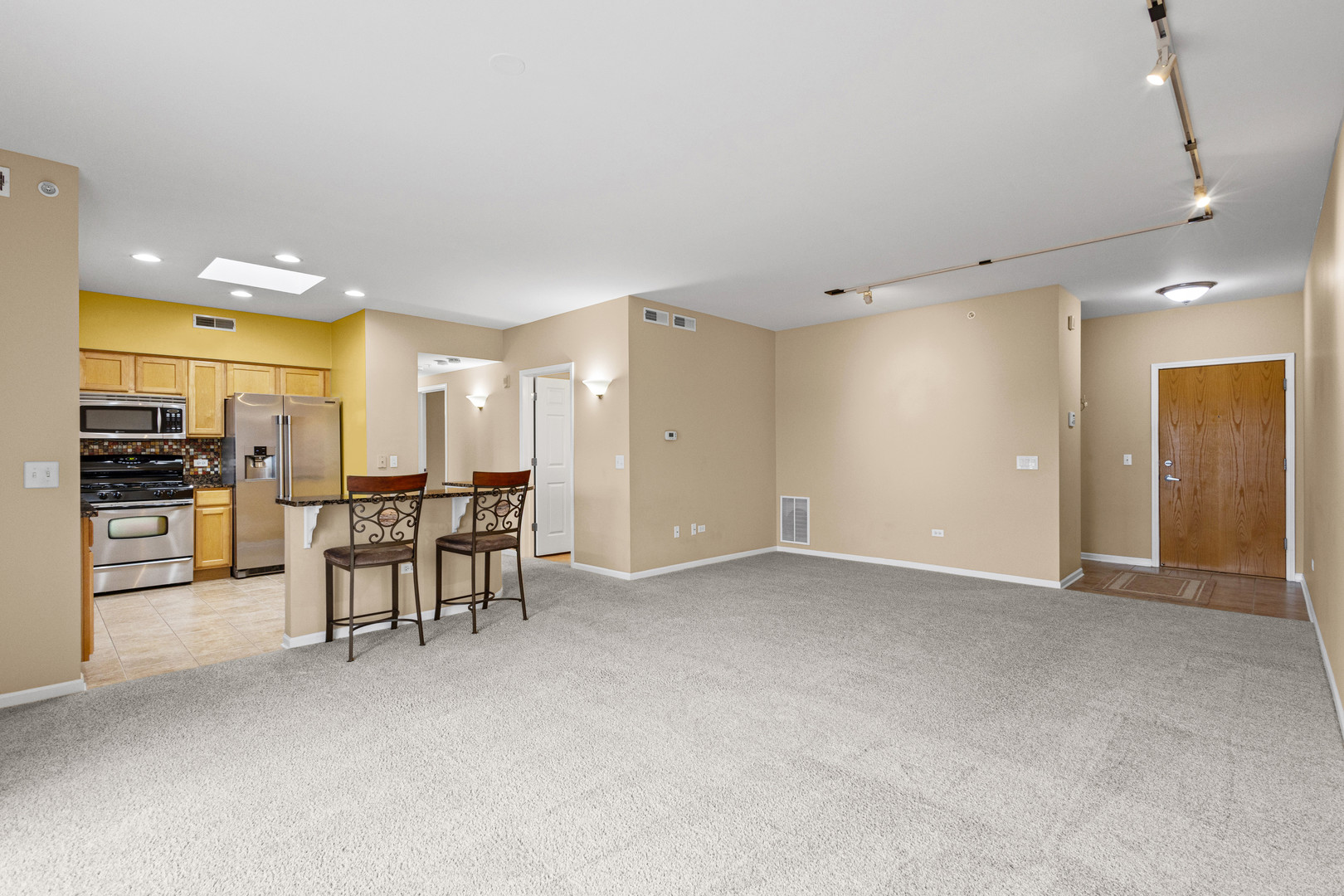 405 S Creekside Drive #605, Palatine, IL 60074