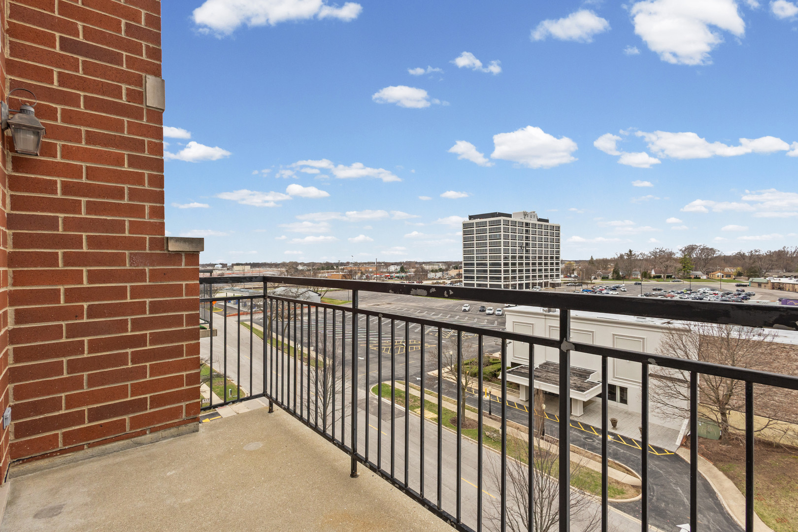 405 S Creekside Drive #605, Palatine, IL 60074