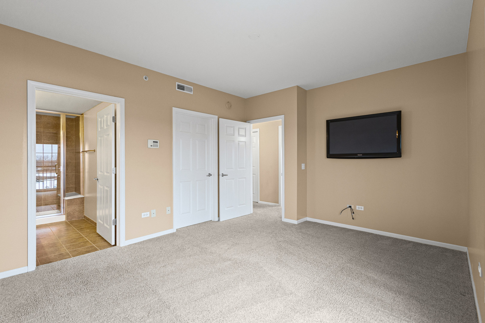 405 S Creekside Drive #605, Palatine, IL 60074