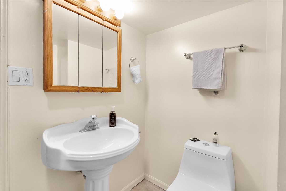 4530 Butterfield Road, Hillside, IL 60162