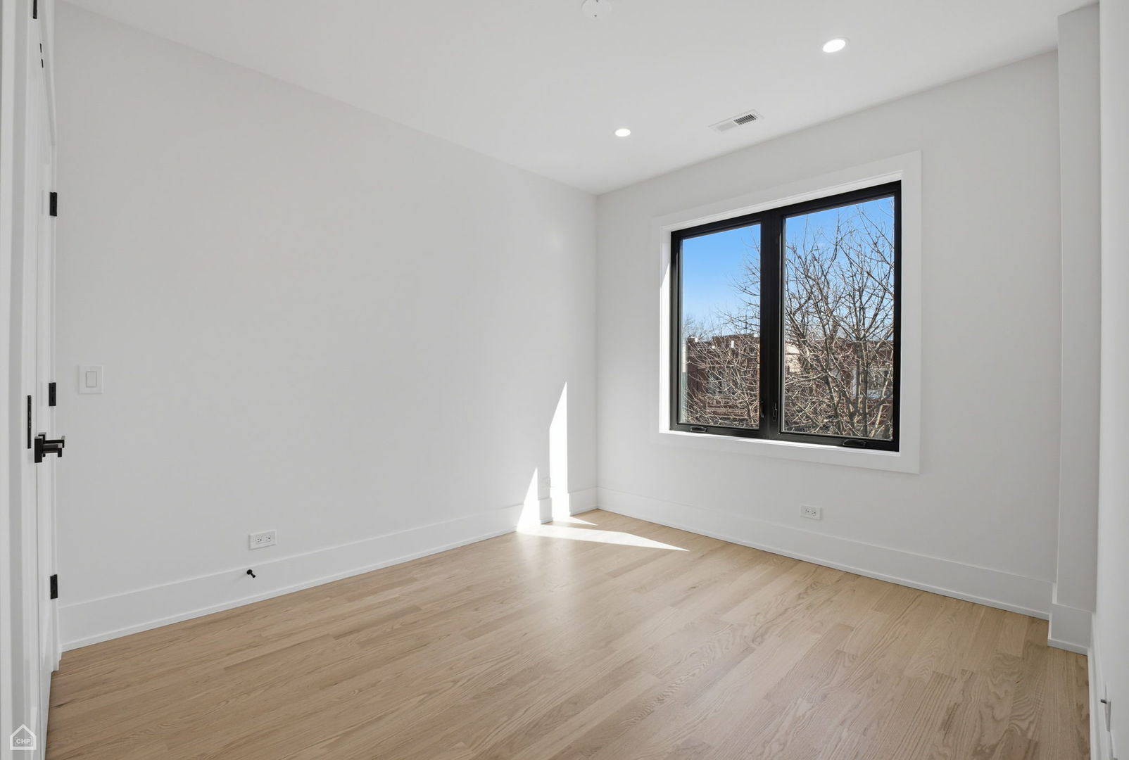 4242 N Sacramento Avenue, Chicago, IL 60618