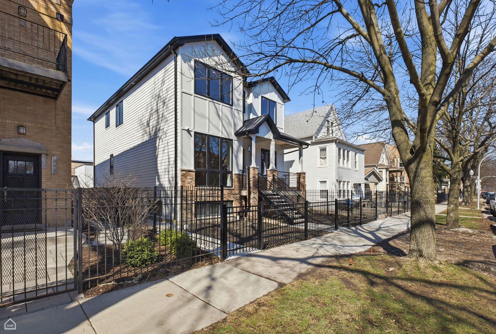 4242 N Sacramento Avenue, Chicago, IL 60618