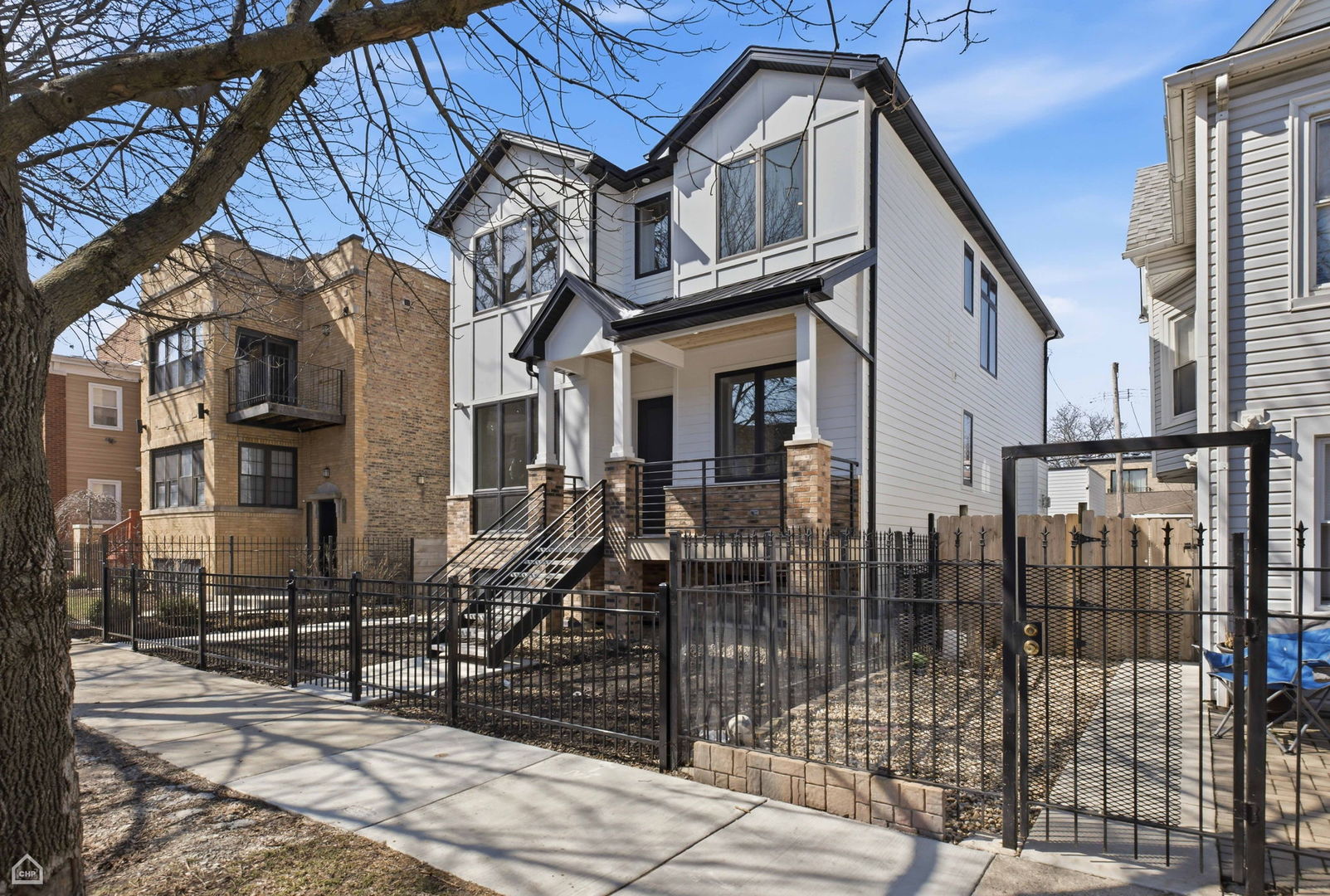 4242 N Sacramento Avenue, Chicago, IL 60618