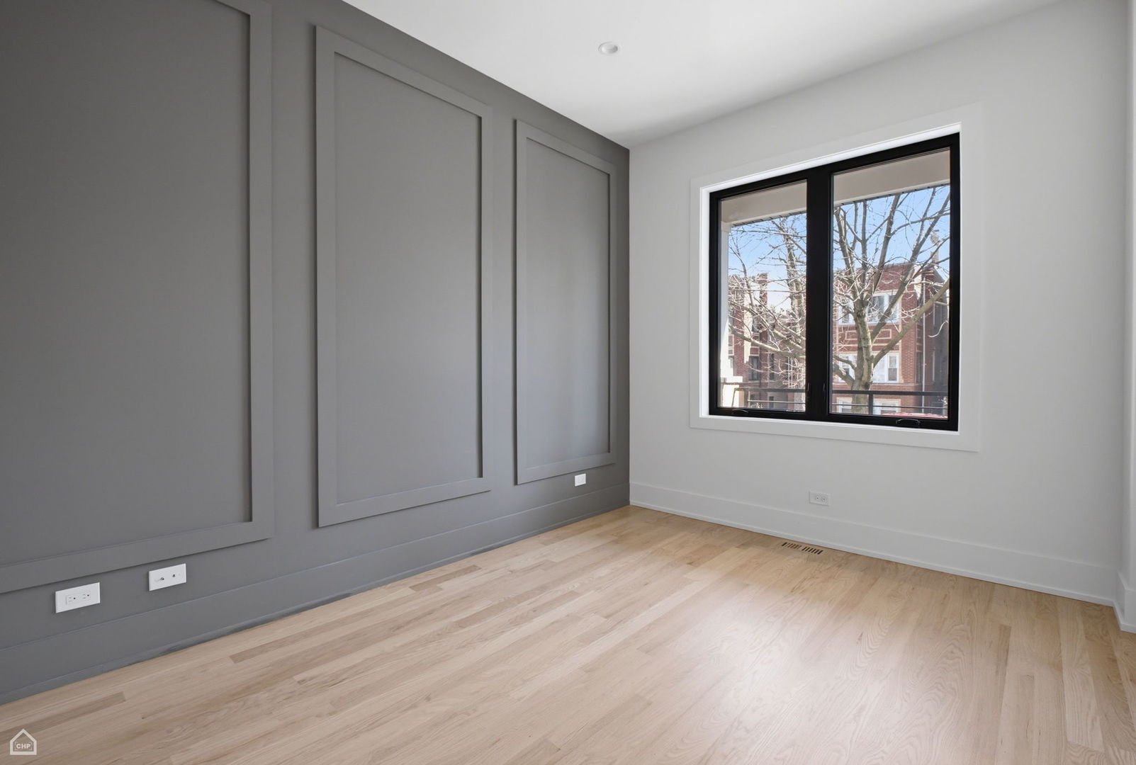 4242 N Sacramento Avenue, Chicago, IL 60618