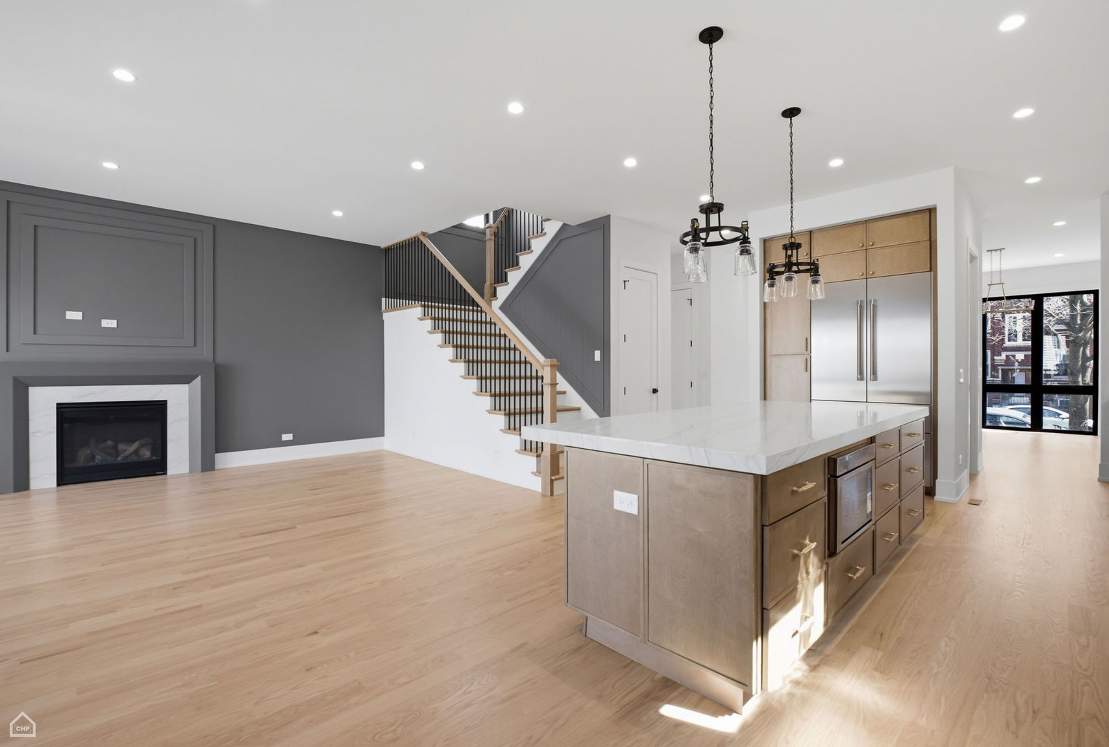 4242 N Sacramento Avenue, Chicago, IL 60618