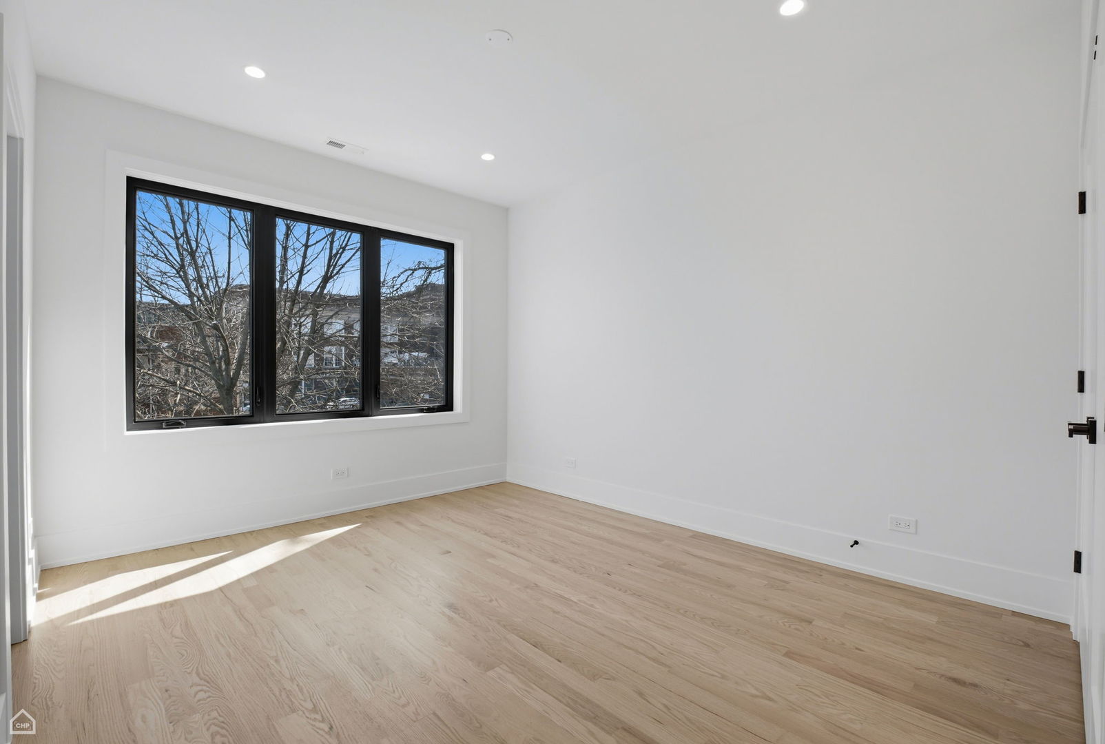 4242 N Sacramento Avenue, Chicago, IL 60618