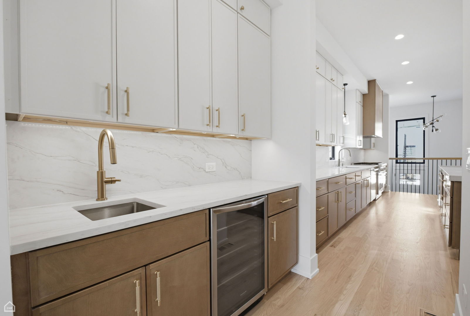 4242 N Sacramento Avenue, Chicago, IL 60618