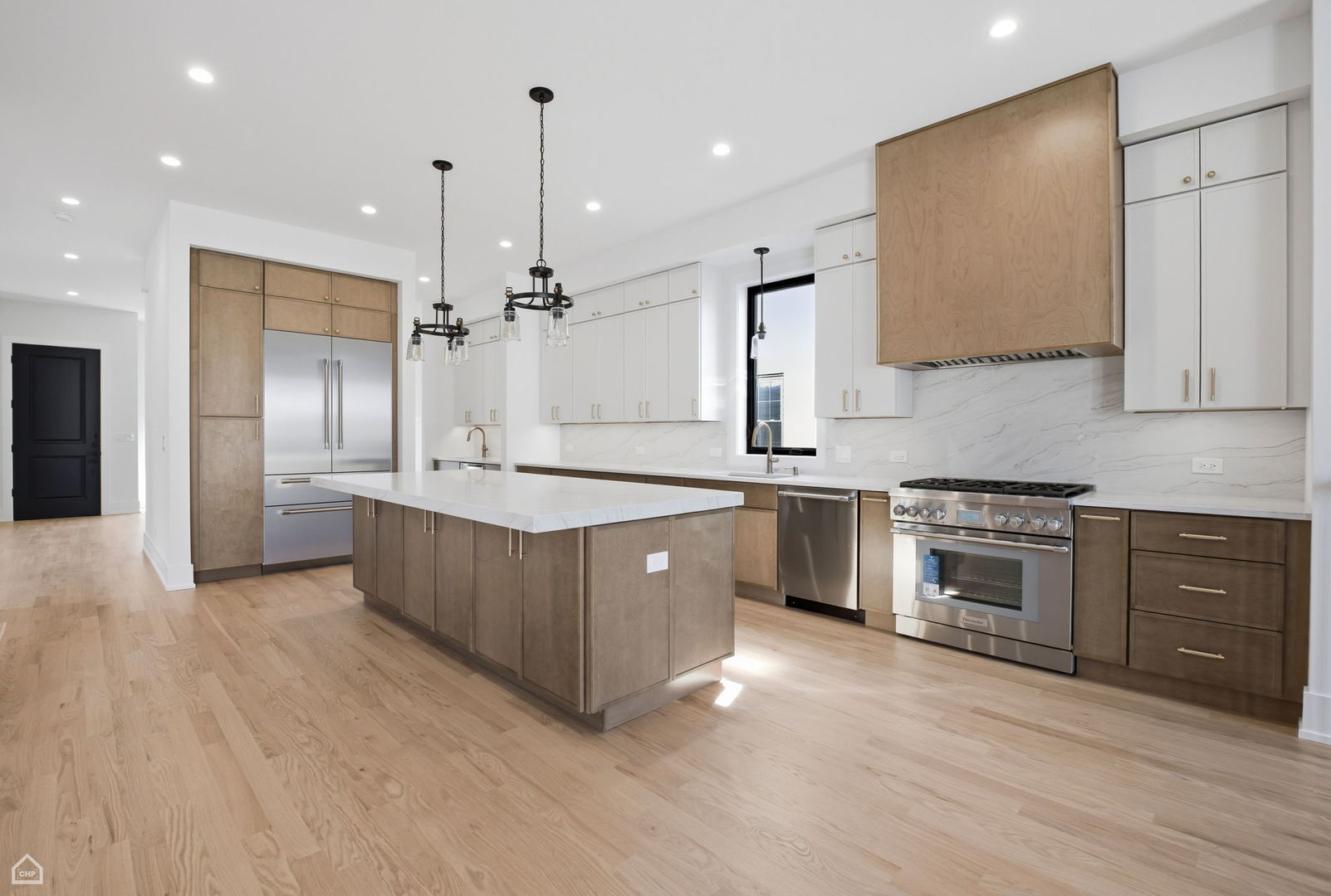 4242 N Sacramento Avenue, Chicago, IL 60618