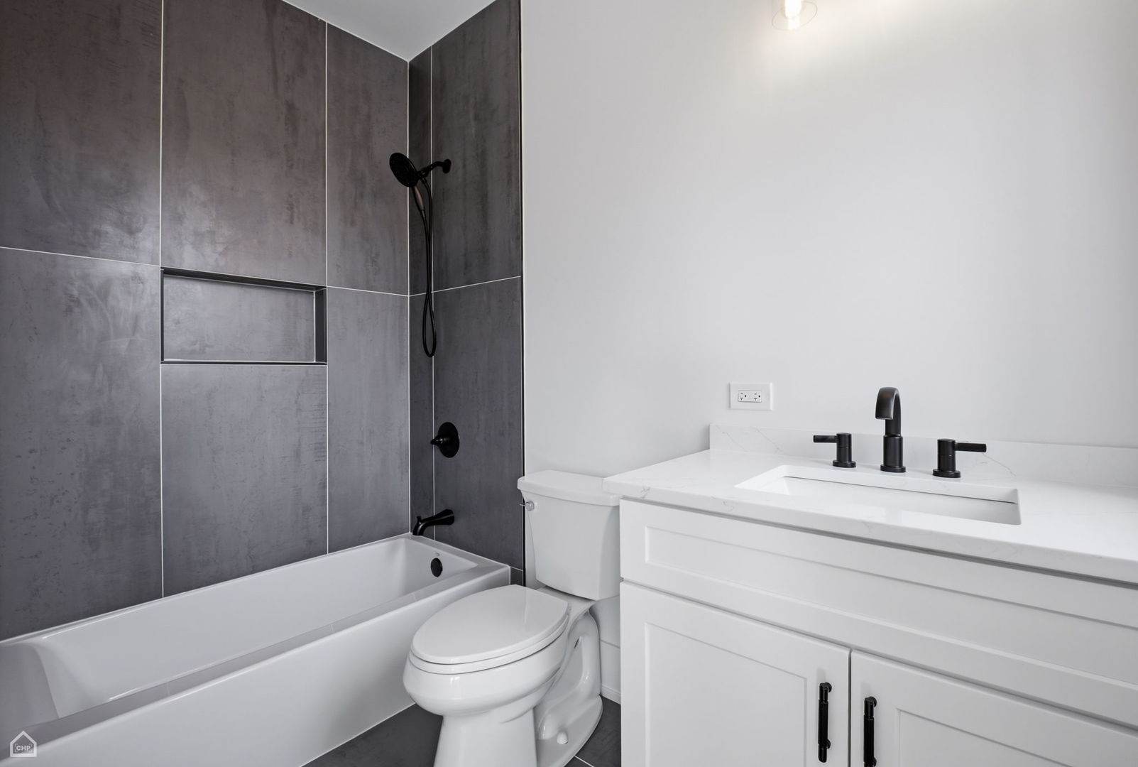 4242 N Sacramento Avenue, Chicago, IL 60618