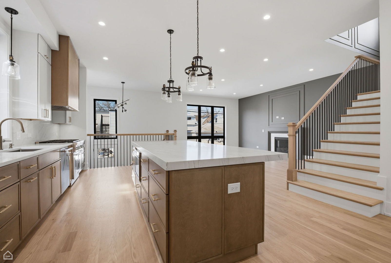 4242 N Sacramento Avenue, Chicago, IL 60618