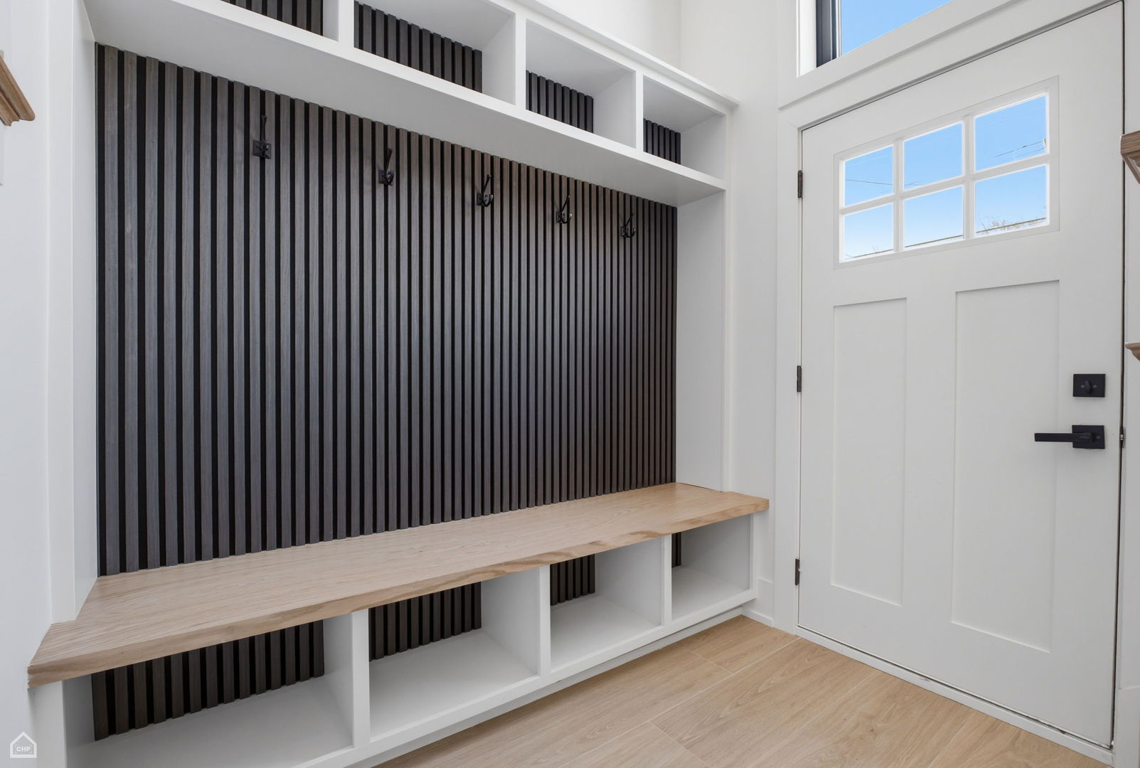 4242 N Sacramento Avenue, Chicago, IL 60618