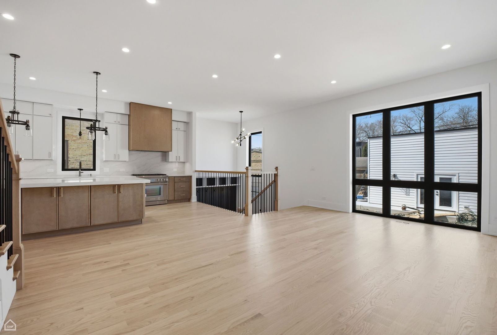 4242 N Sacramento Avenue, Chicago, IL 60618