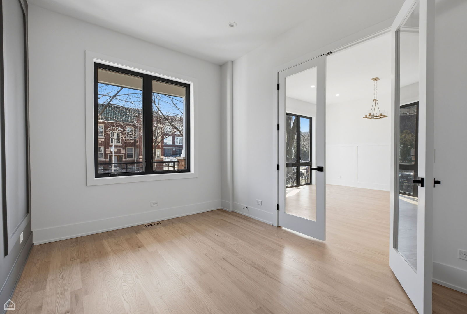 4242 N Sacramento Avenue, Chicago, IL 60618