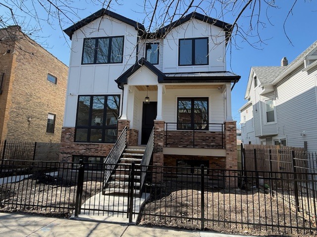4242 N Sacramento Avenue, Chicago, IL 60618