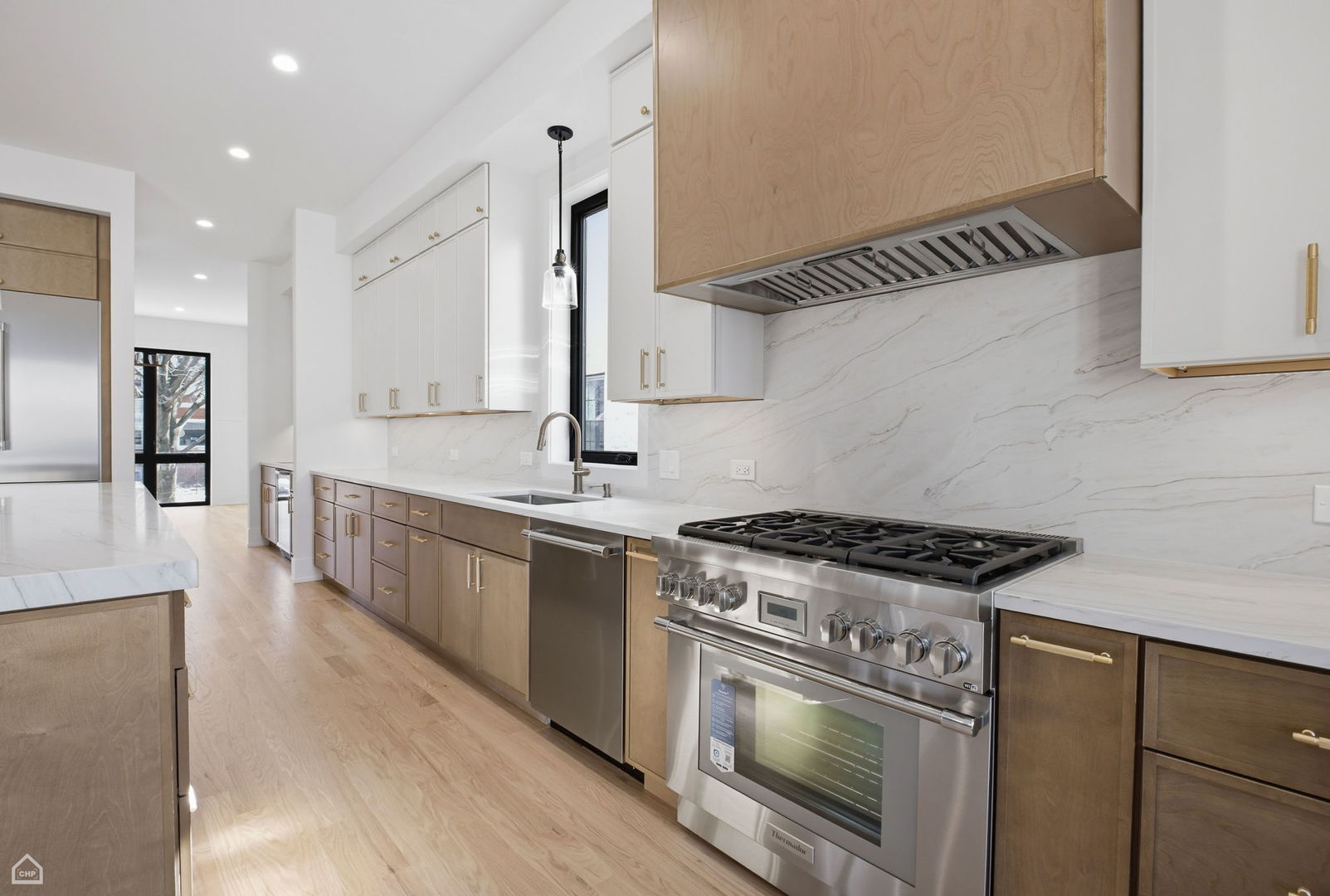 4242 N Sacramento Avenue, Chicago, IL 60618