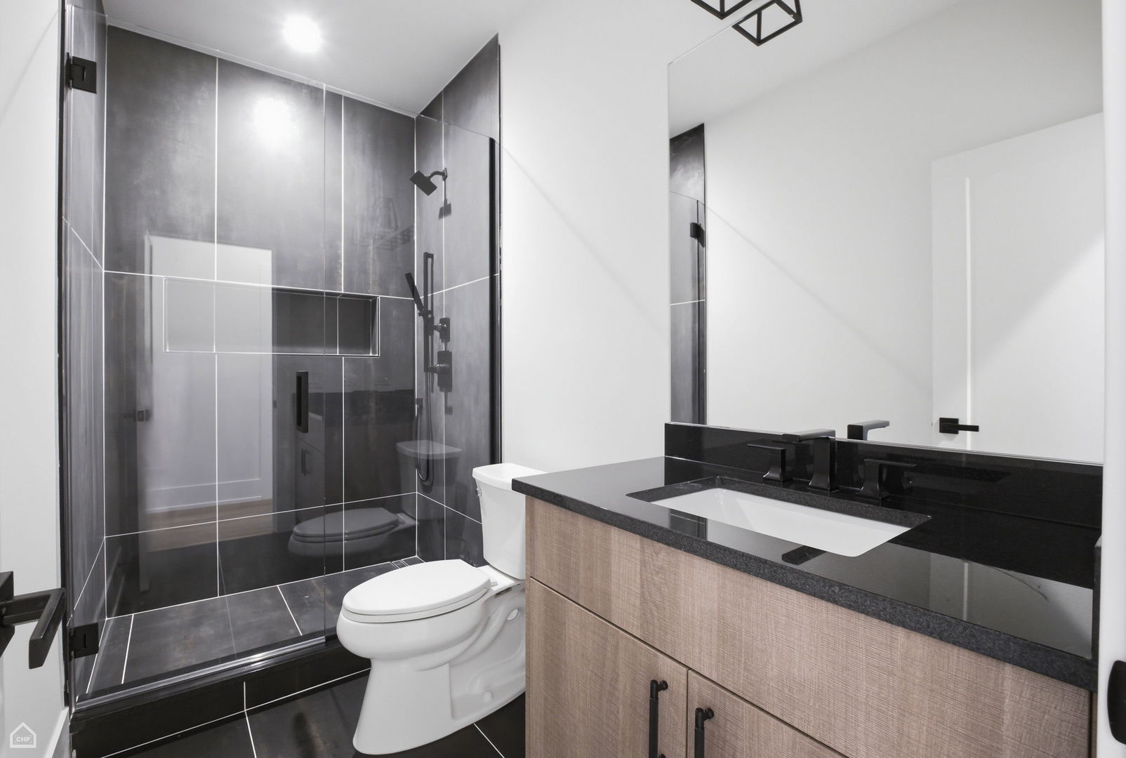 4242 N Sacramento Avenue, Chicago, IL 60618